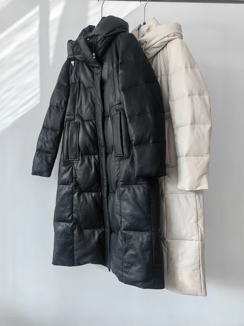 乐见2024新款暗纹印花绵羊皮连帽长款外套88628女款冬季外套