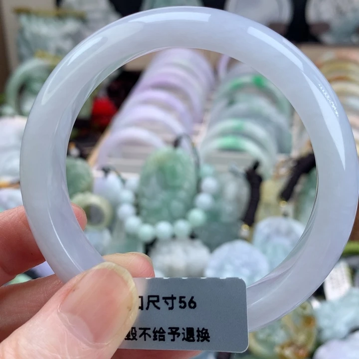 翡翠手镯未镶嵌吊坠