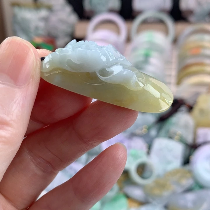翡翠颈饰未镶嵌吊坠