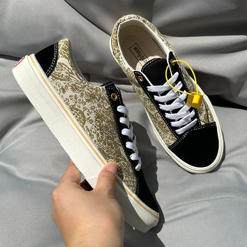 休闲低帮帆布鞋2023新款印花板鞋刺绣金纹潮鞋轻奢小众情侣鞋个性