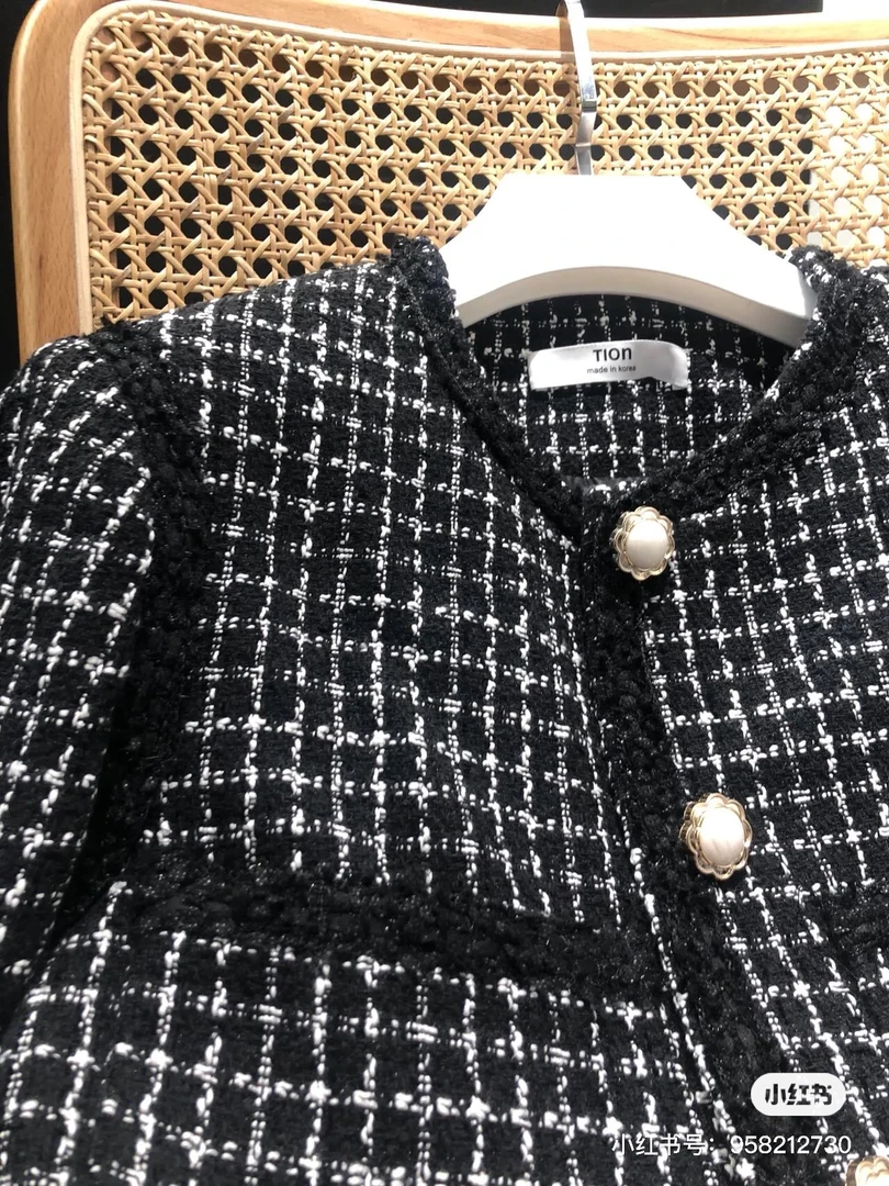 小香风短款时尚黑色白色精致休闲外套