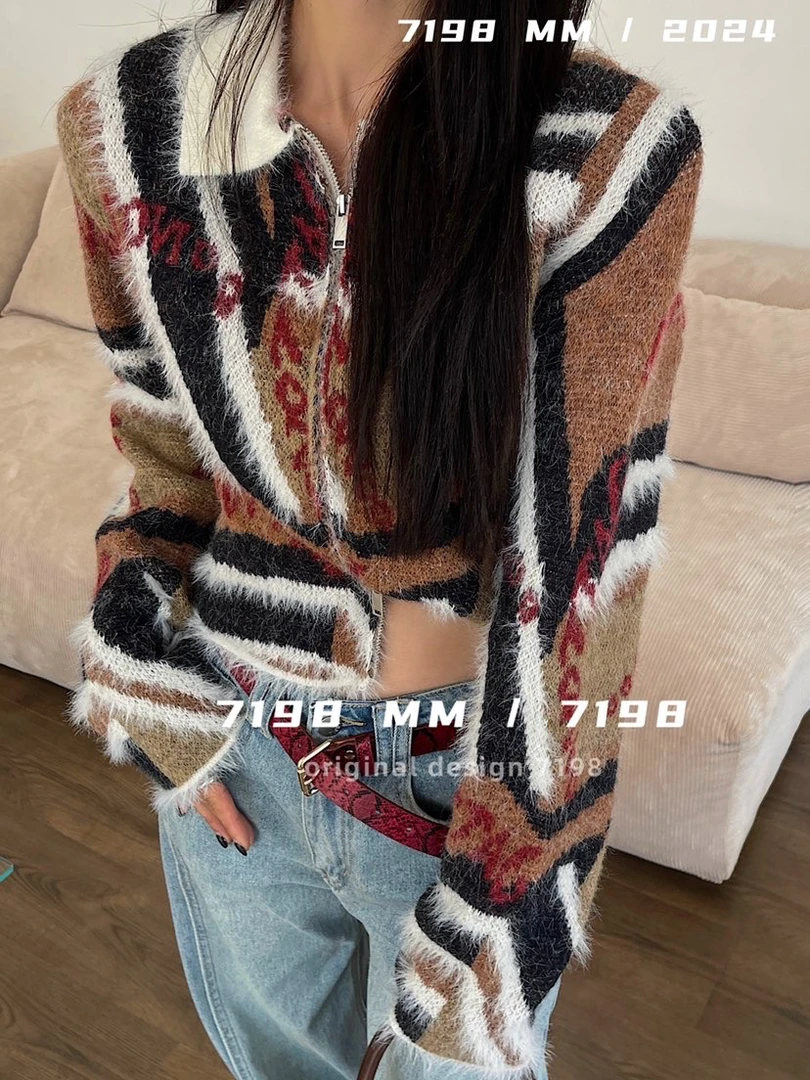 【DC】6235 重工字母撞色混纺双拉头针织开衫保暖毛衣  ，