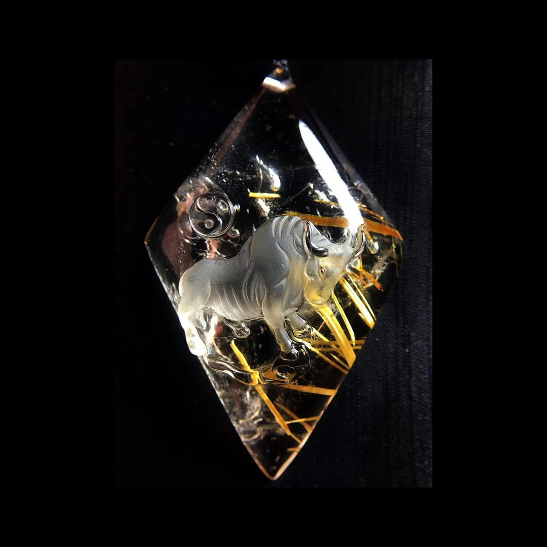 天然巴西钛晶生肖牛吊坠