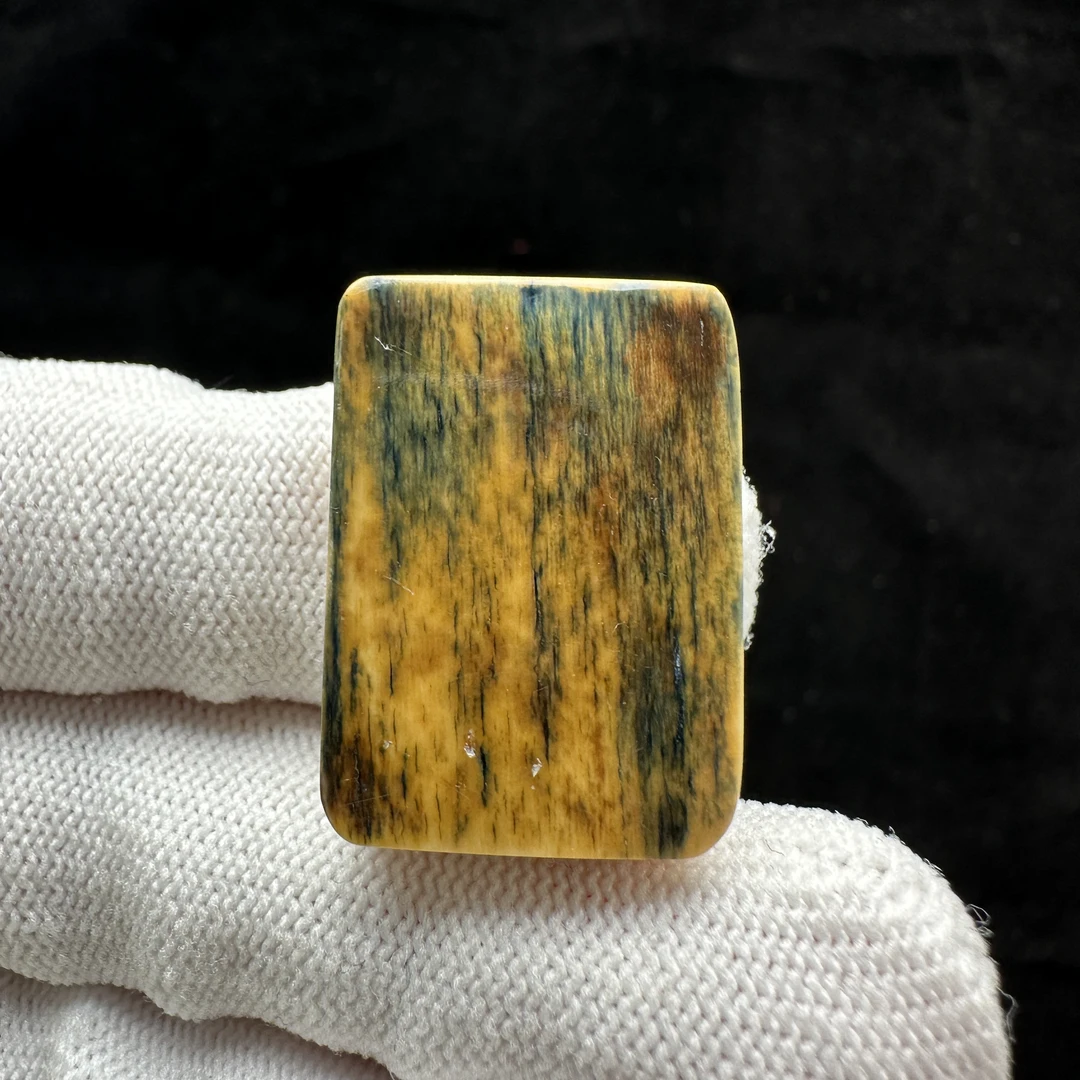 P2158天然猛犸牙带皮无事牌 19*28*6.2mm支持鉴定 假一罚四