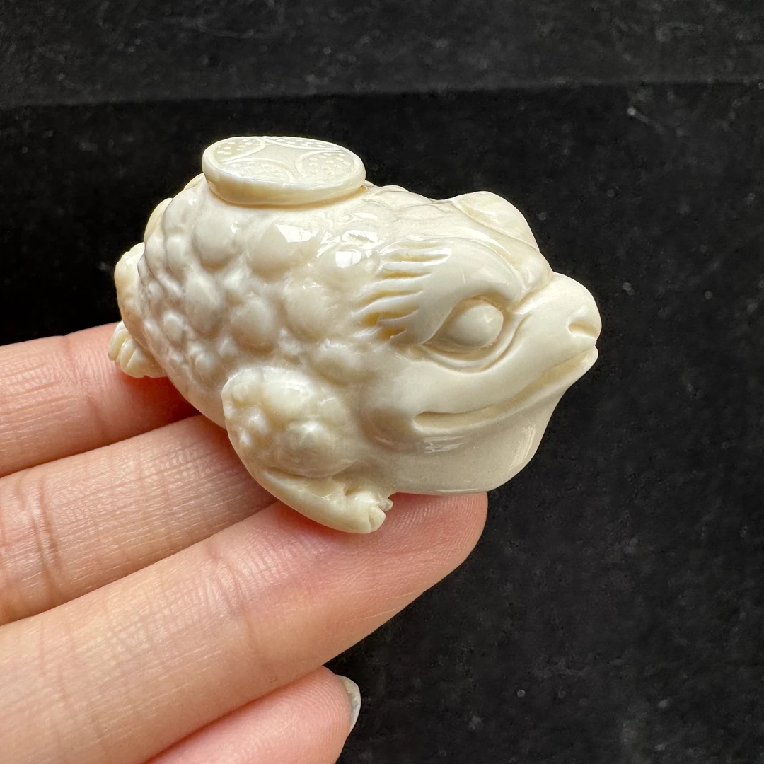 F8067天然猛犸象牙雕刻金蝉27×40×24mm支持复检 假一罚四