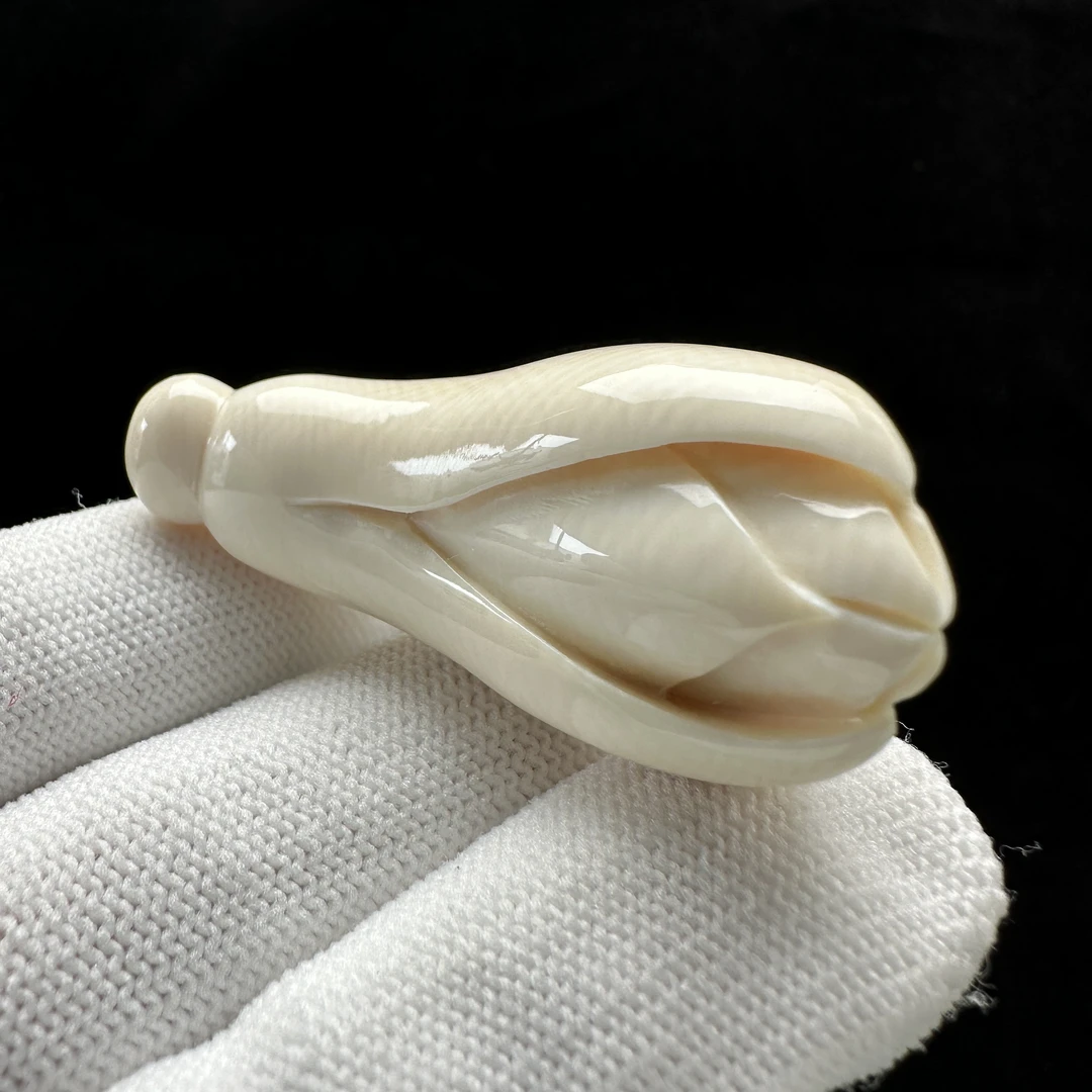 S2633天然猛犸牙 雕刻玉兰花 21.7*49.9mm支持鉴定 假一罚四