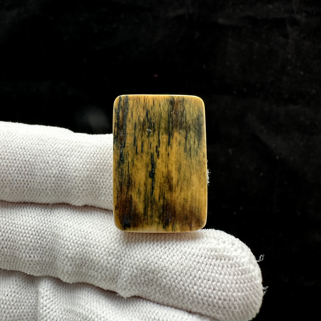 P2117天然猛犸牙带皮无事牌 19*29*6.8mm支持鉴定 假一罚四