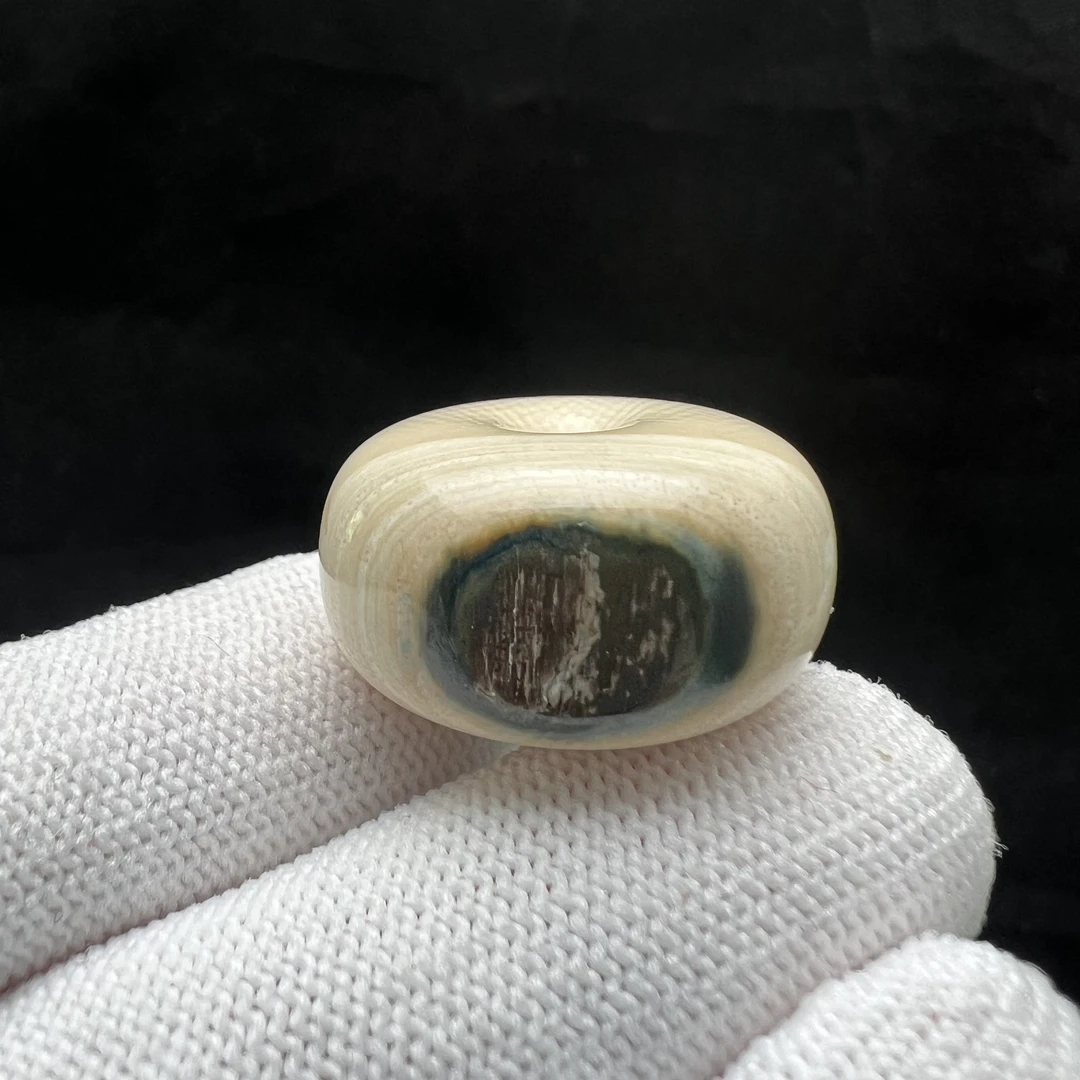 J7015天然猛犸牙 蓝眼扣子 25*14mm支持鉴定 假一罚四