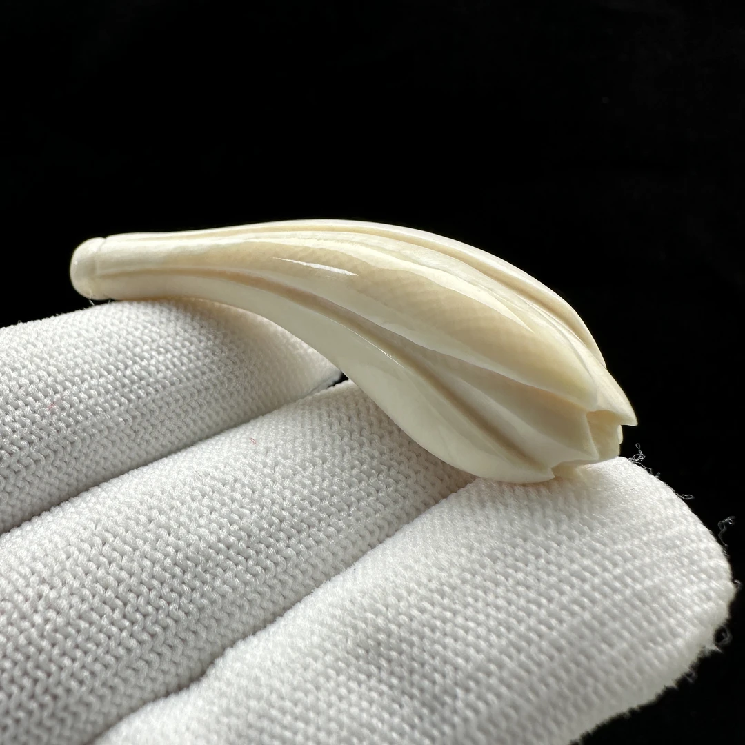 J67-09天然猛犸牙 雕刻玉兰花 18*53.2mm支持鉴定 假一罚四