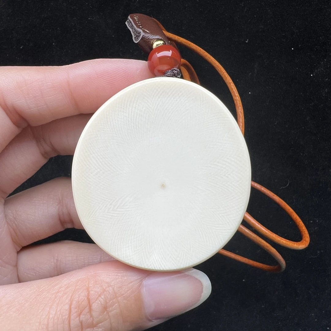 E2279天然猛犸牙圆饼牌 40*44*17mm 支持鉴定 假一罚四