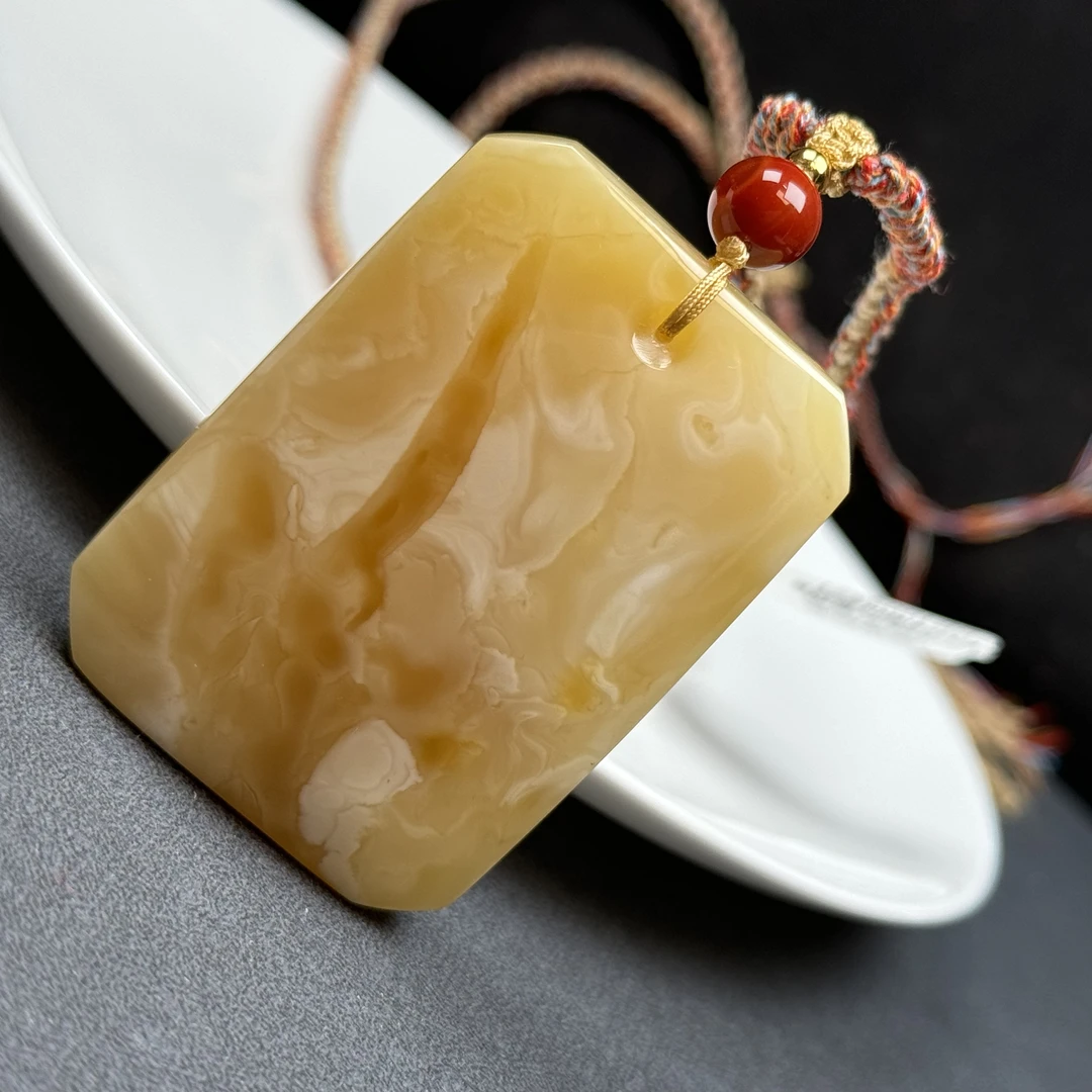 M2971天然蜜蜡 无事牌 39*55*16.6mm 27.63克 100克价