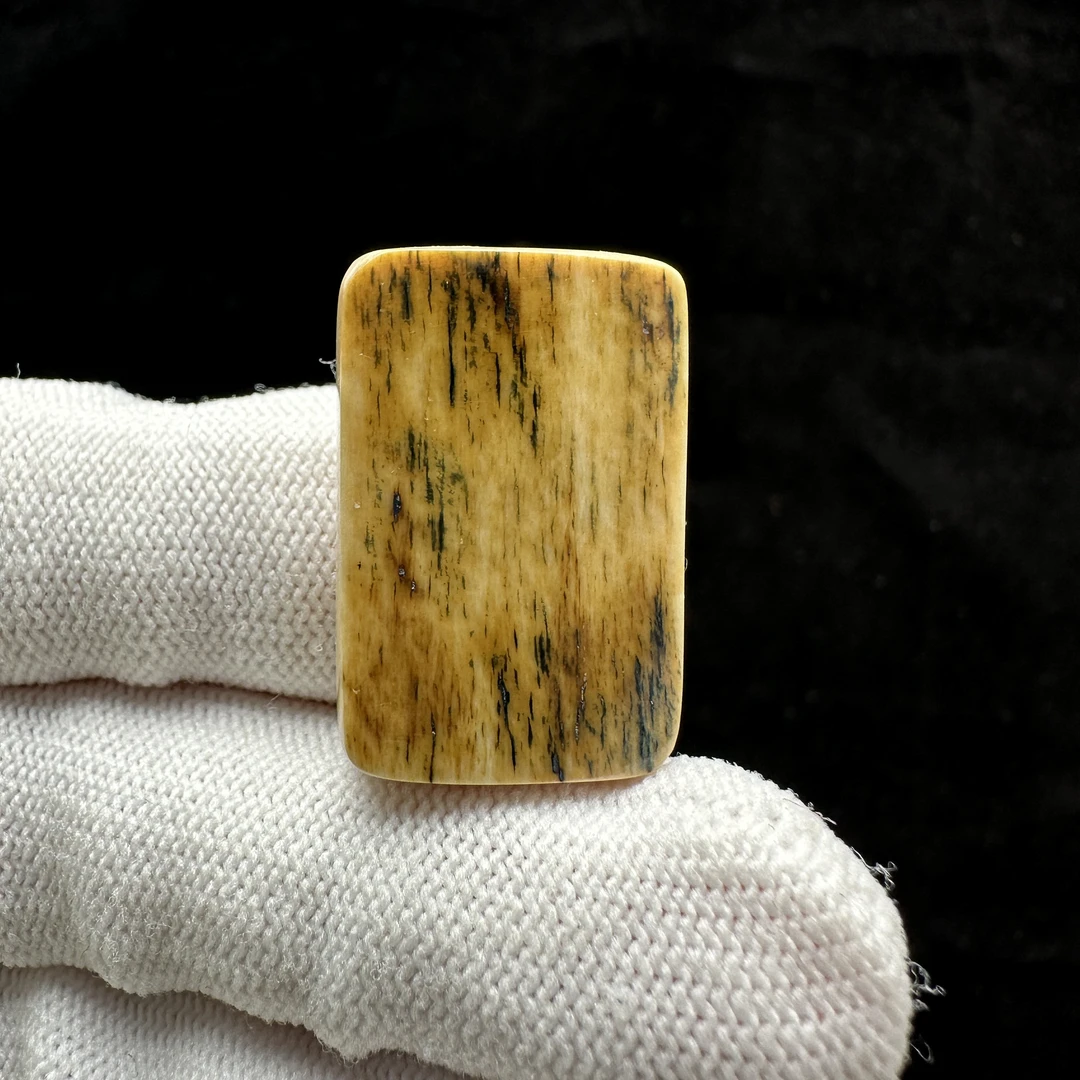 E2390天然猛犸牙带皮无事牌 17*27*6.7mm支持鉴定 假一罚四