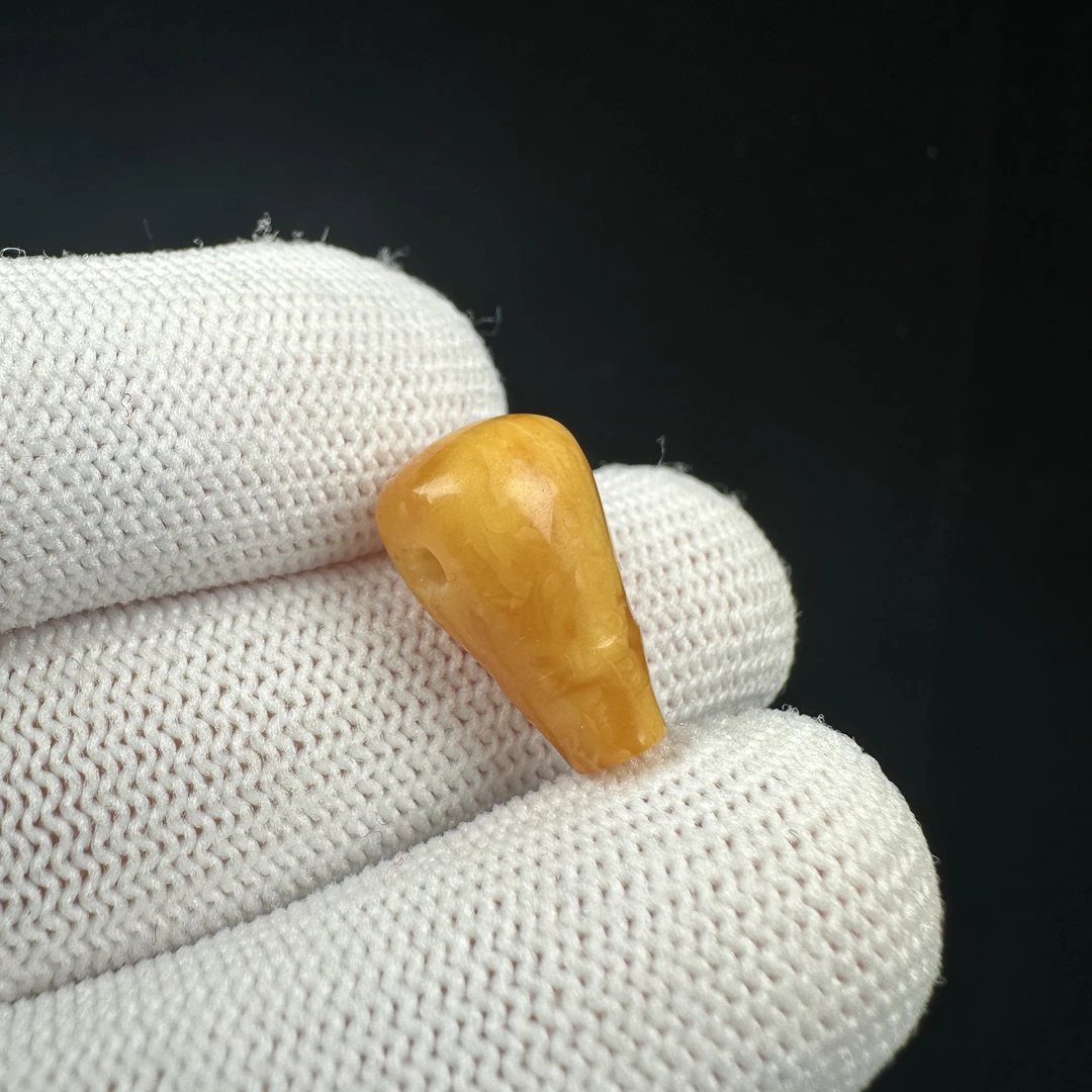 J6710天然原矿蜜蜡 老蜡妖花三通 10*17mm 150克价