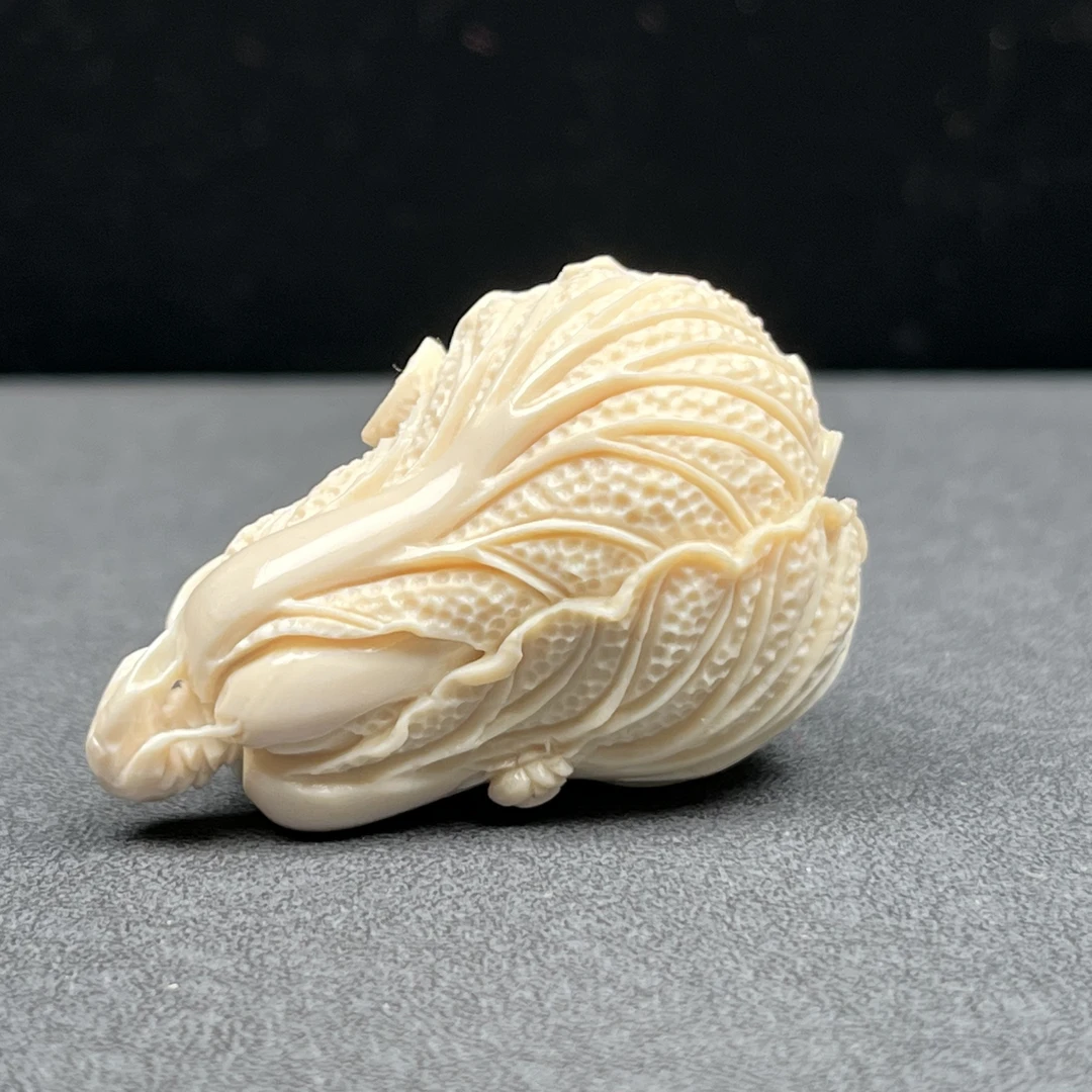 H3095 天然猛犸牙 雕刻白菜 30*47mm支持鉴定 假一罚四