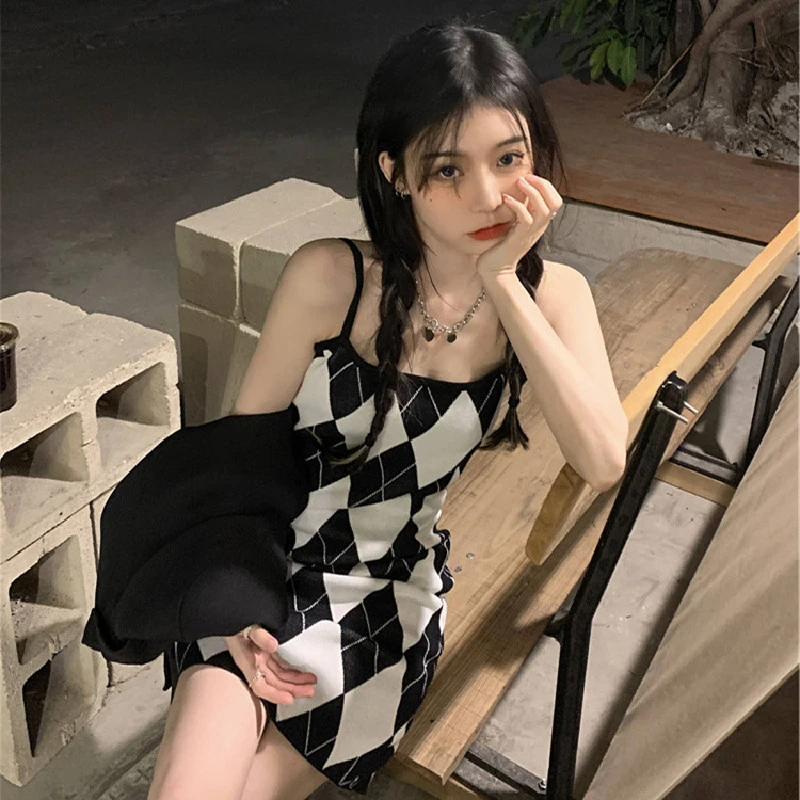 夏季2025新款女小个子黑白格子针织吊带裙法式复古少女冷淡连衣裙