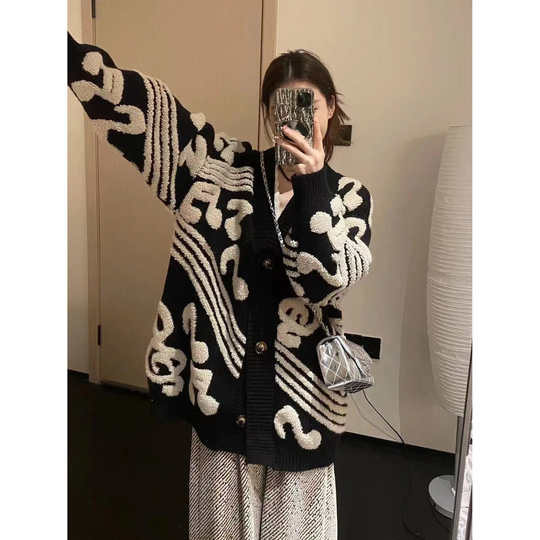 秋冬新款宽松慵懒v领针织开衫女小众设计感音符毛衣外套撞色上衣