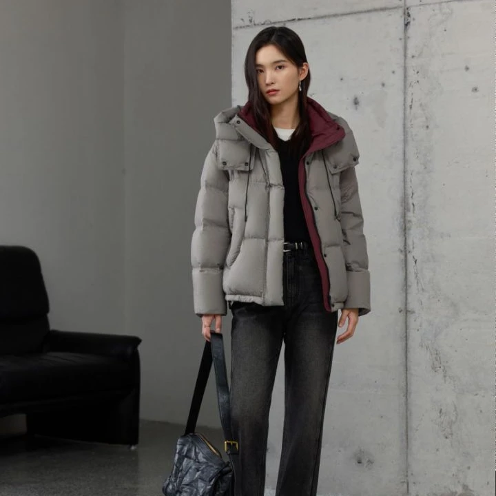YAYA/鸭鸭冬季时尚气质收腰显瘦连帽外套保暖24Y130