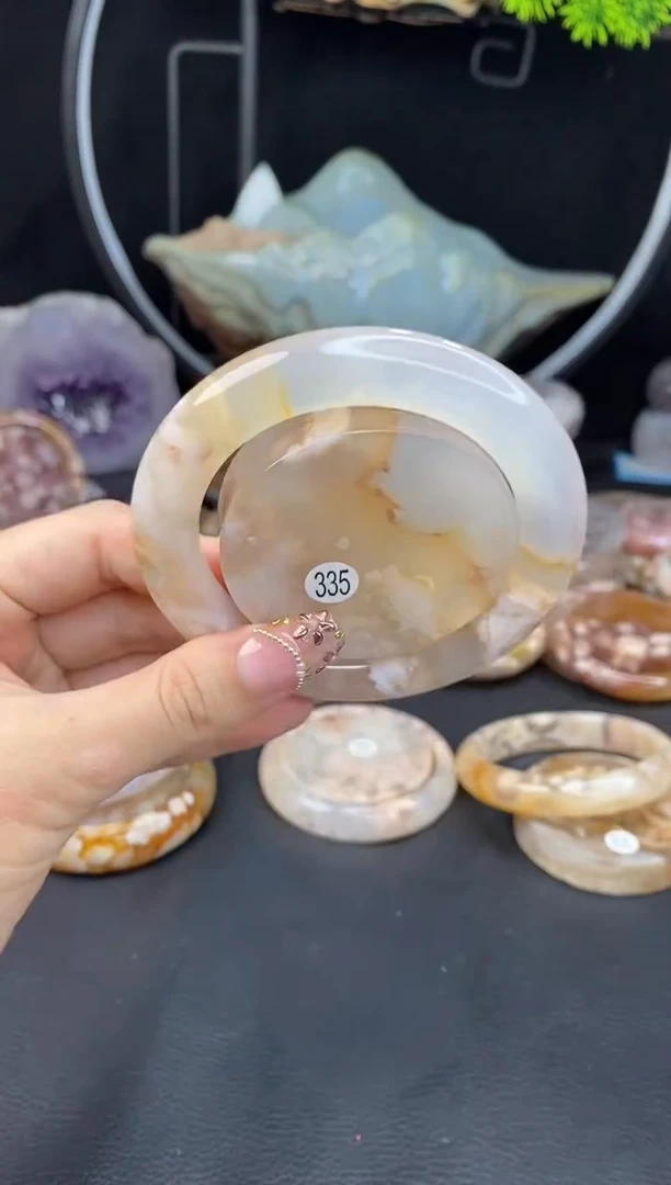 【闪购商品】石英质玉手镯（圆镯）未镶嵌59