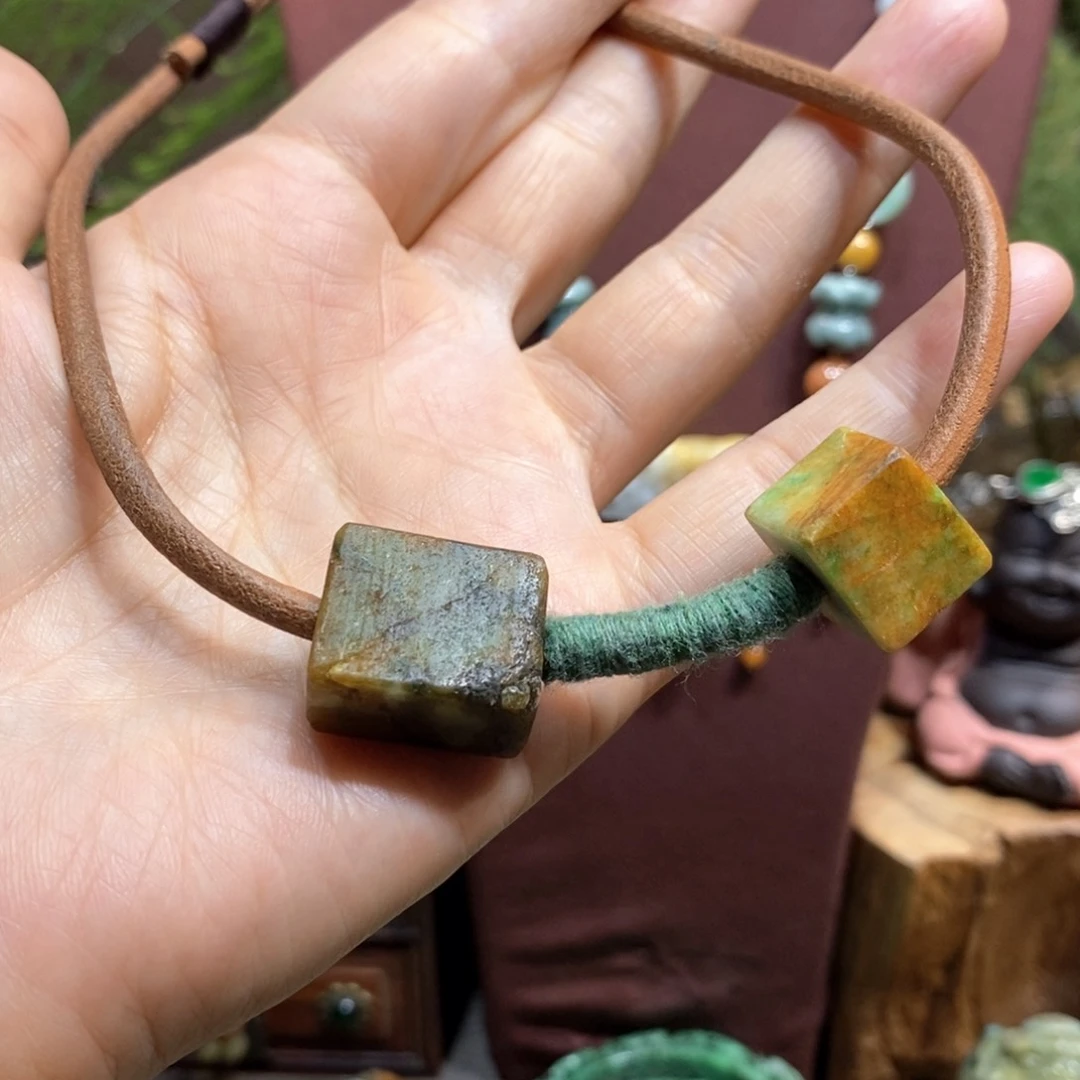 翡翠吊坠(赠链)未镶嵌