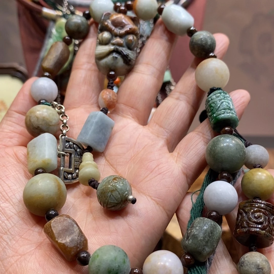 翡翠吊坠(赠链)未镶嵌