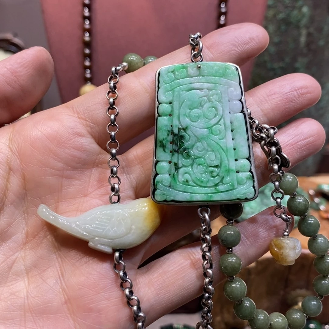 翡翠吊坠(赠链)足银镶嵌