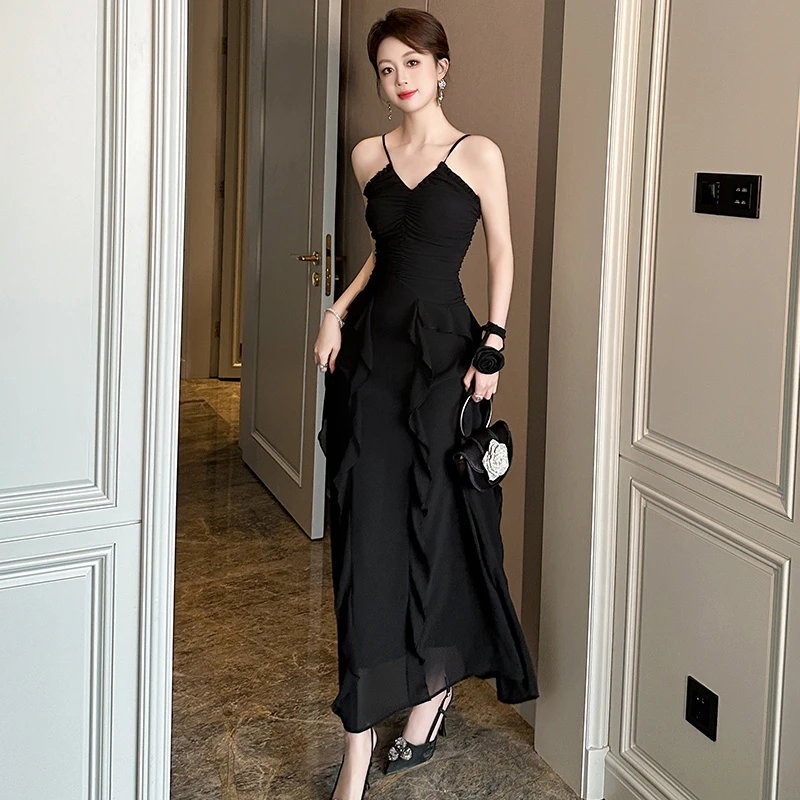 复古不规则V领吊带连衣裙挂脖露背设计感小众遮肉显瘦小黑裙9828