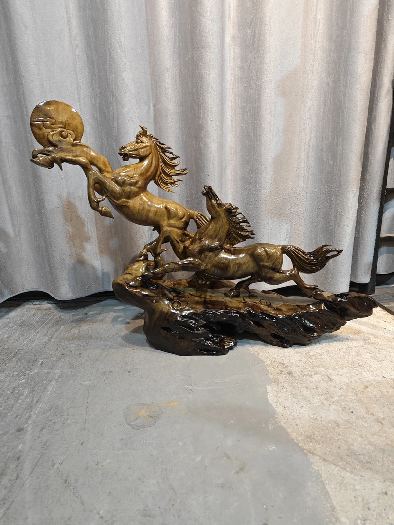 阴沉金丝楠木双马腾飞根雕摆件，95长，66高，30宽