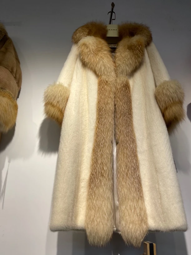 大毛领时尚洋气外套