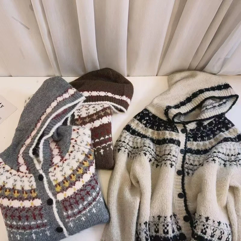 日系复古提花连帽毛衣外套女秋冬单排扣设计感加厚慵懒风针织开衫