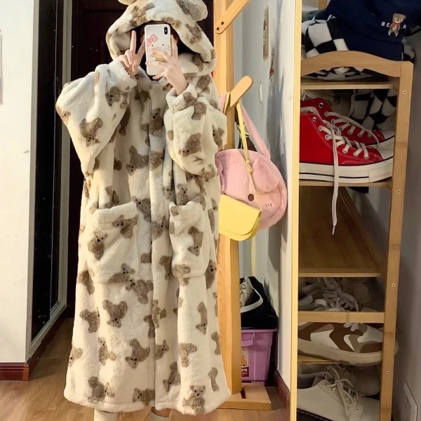 韩版小熊珊瑚绒睡衣女网红风冬款2024年新款加厚加绒卡通居家睡袍