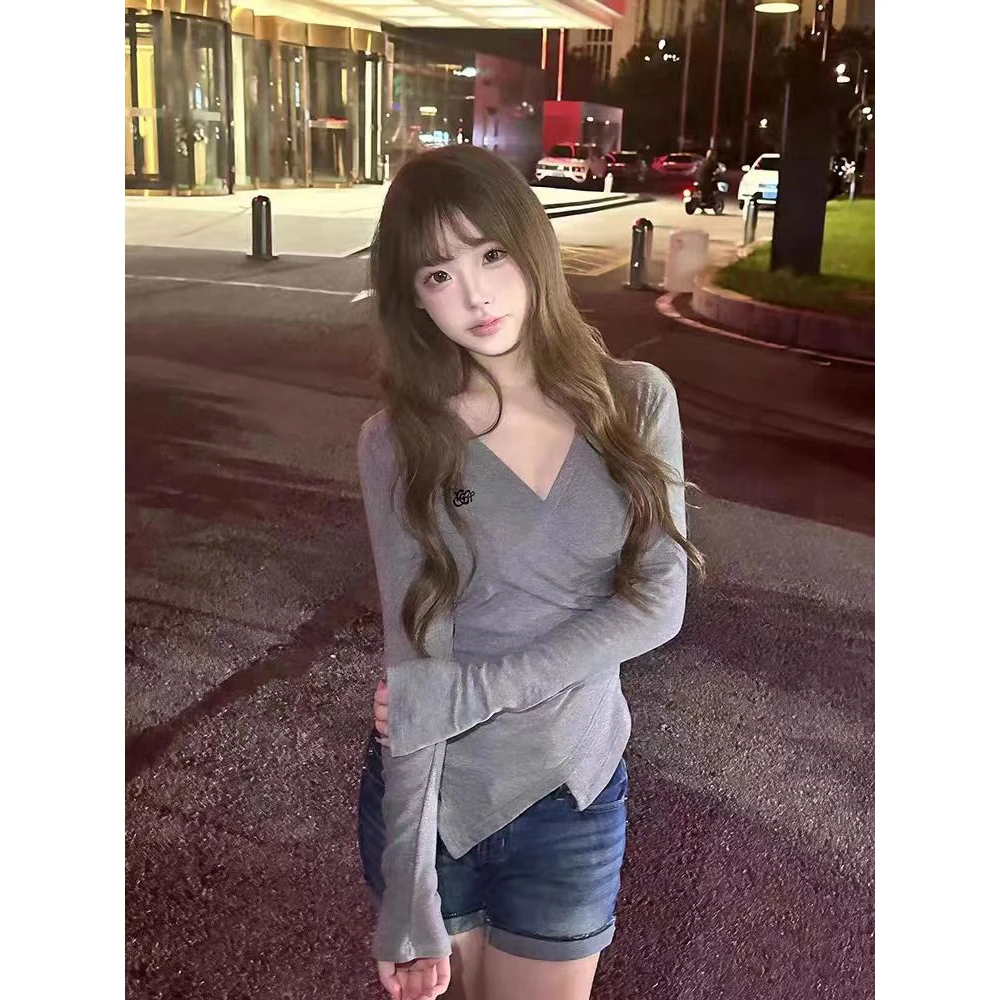 灰色V领正肩长袖T恤上衣纯色打底衫内搭修身显瘦设计感小众女秋季