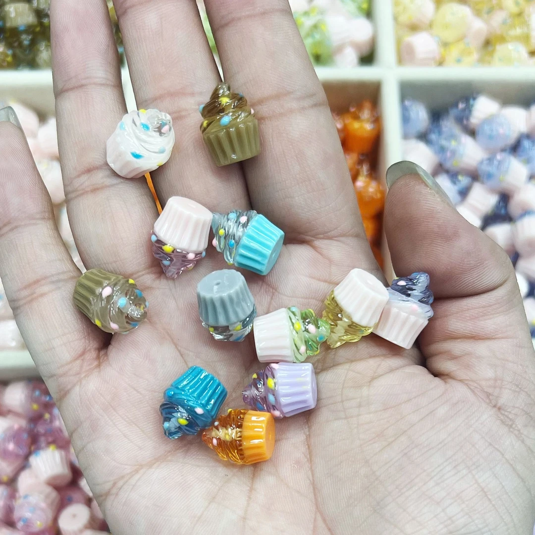 DIY饰品配饰 韩国胶定制珠  “千呼万唤”小杯子蛋糕 通孔散珠