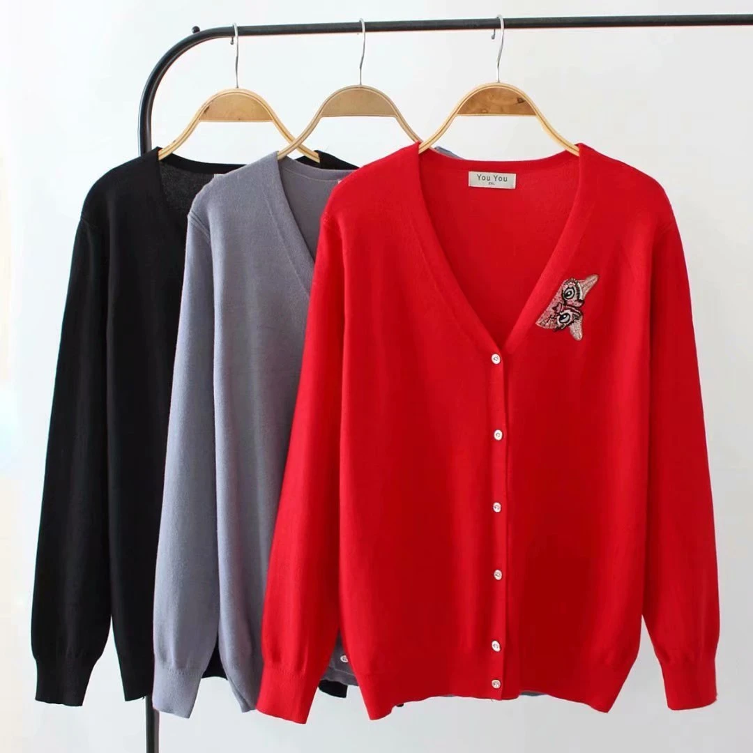 YY9512【大码女装】小猫刺绣V领针织开衫宽松单排扣外搭毛衣小衫