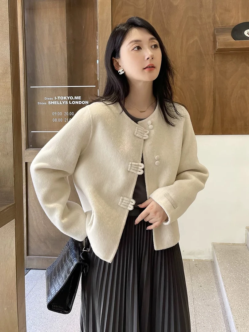 今年流行新中式国风呢子大衣高级感小洋装超好看短款毛呢外套秋季