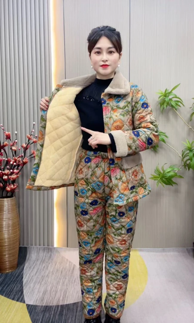 新款冬季加绒加厚妈妈棉衣碎花保暖中年加绒套装时尚加厚两件