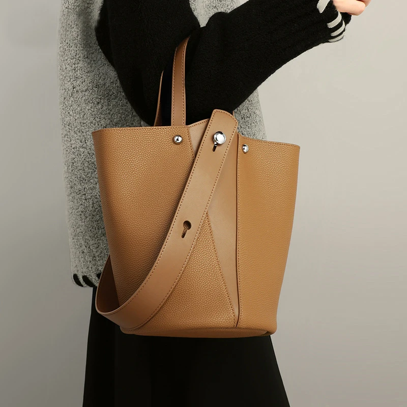 水桶包包2024春夏新款手提女包高级感腋下包上班通勤菜篮子单肩包