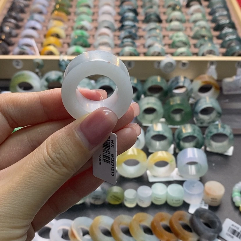 【闪购商品】定制翡翠未镶嵌某*人
