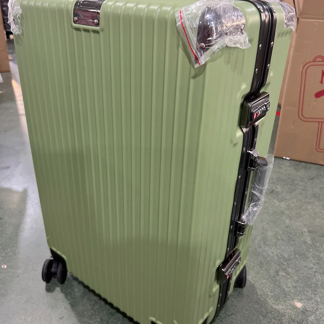 AA牛油果绿竖条纹24寸拉杆箱 行李箱PCABS926