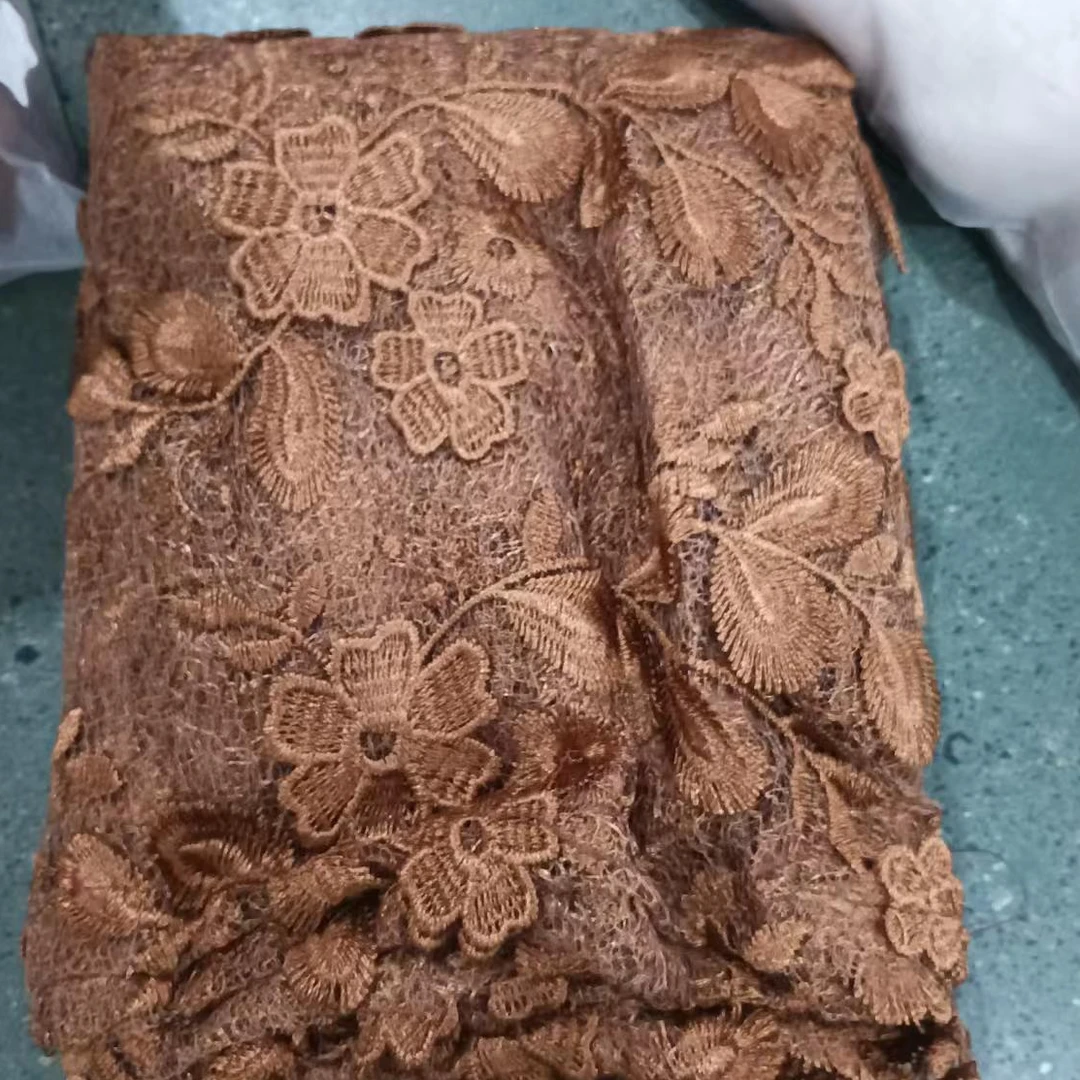 D2 水溶刺绣落叶深深桌布130*200 图案略微不同