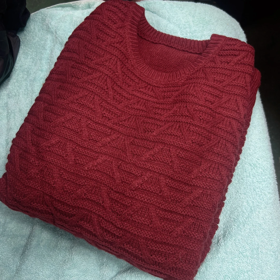 F2 酒红色细编织款圆领毛衣 剪标款