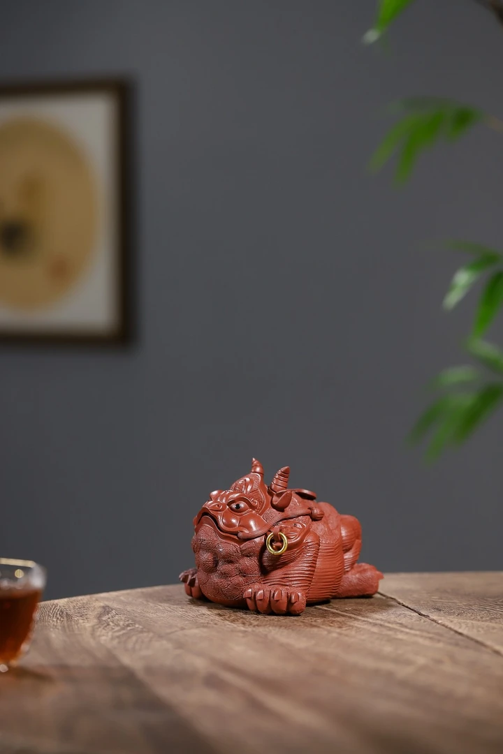 宜兴紫砂原矿大红袍紫砂茶宠牛蟾