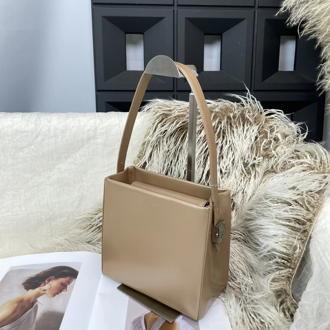 95新 Givenchy/纪梵希 香槟色牛奶盒子单肩包
