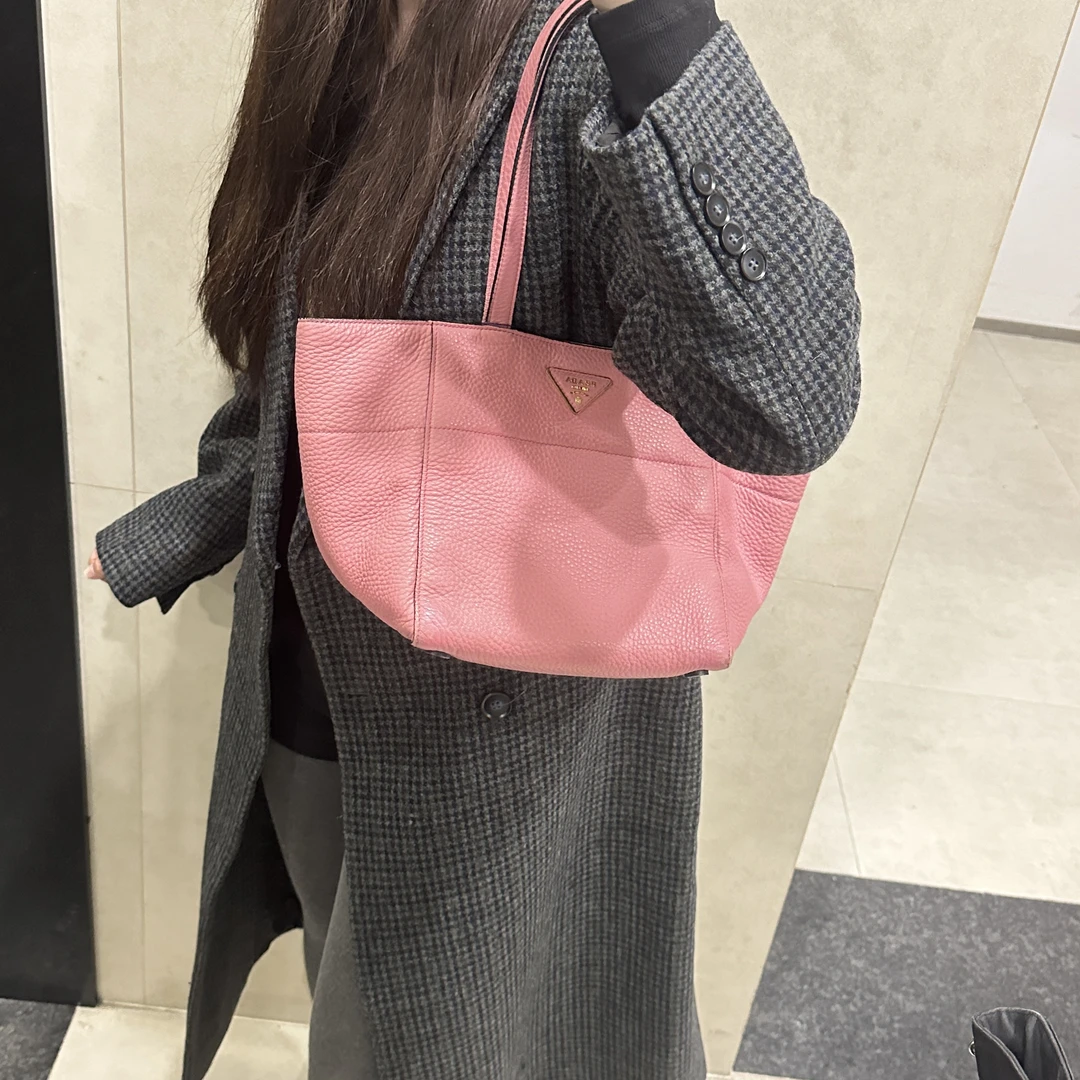 95新 Prada/普拉达 蜜桃粉手提单肩腋下包