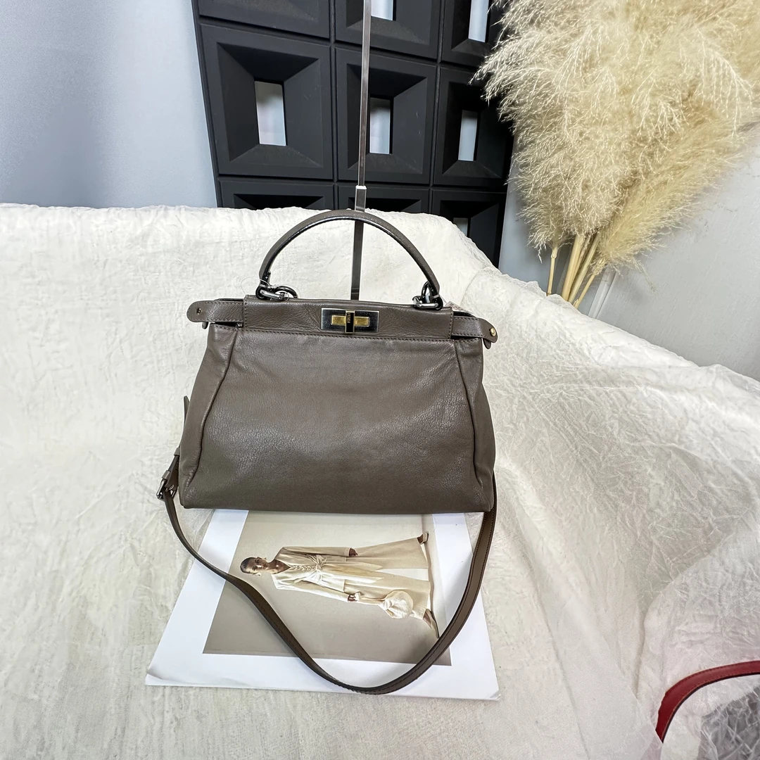 95新 FENDI/芬迪 中号peekaboo手提斜挎包