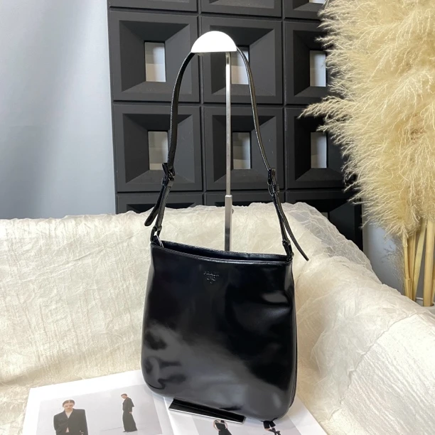 95新 Prada/普拉达 黑色正标亮皮单肩托特包