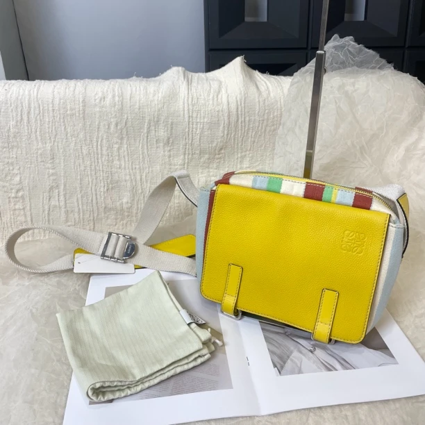 95新 LOEWE/罗意威 限定拼色斜挎邮差包