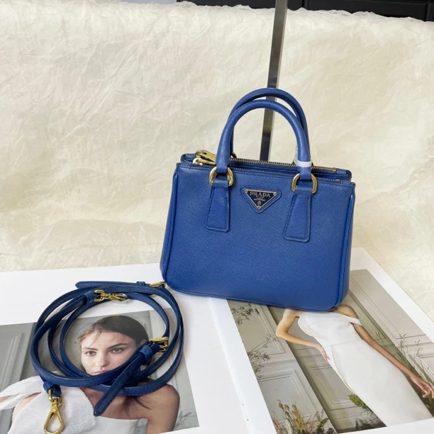95新 Prada/普拉达 蓝金色mini杀手手提斜挎包包