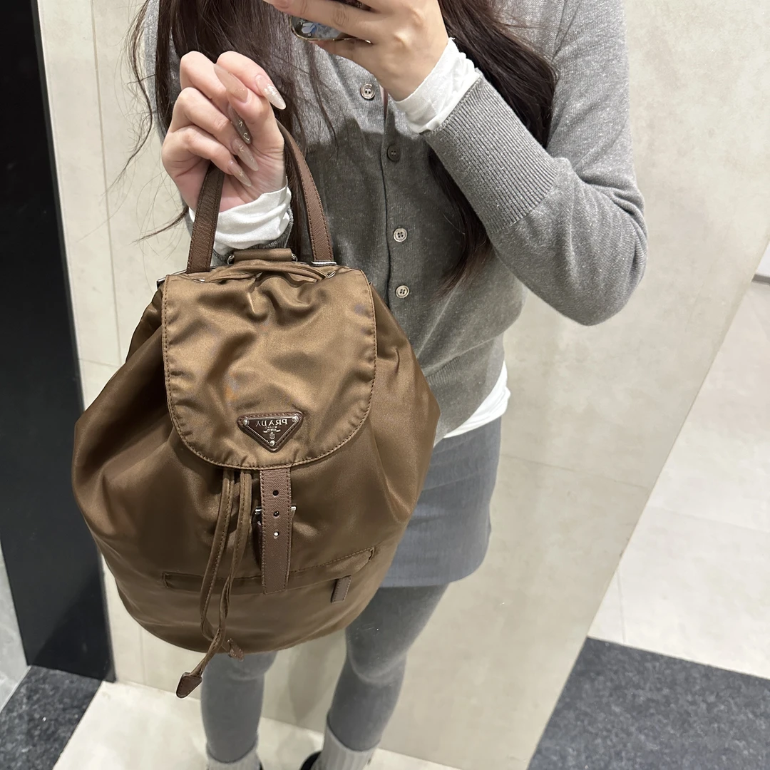 95新 Prada/普拉达 咖色降落伞双肩包