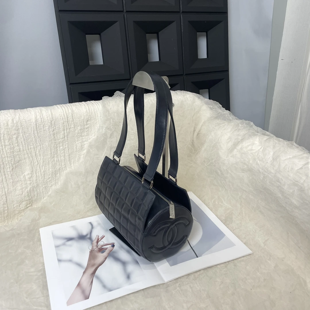 95新 Chanel/香奈儿 黑银冰格圆桶单肩包