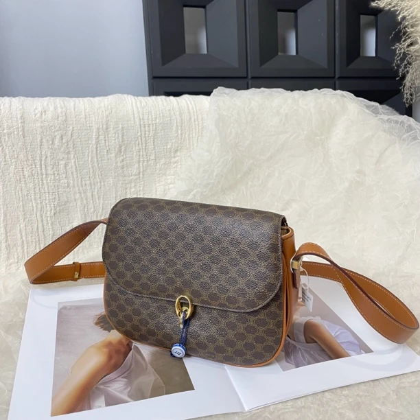 95新 Celine/思琳 老花翻盖马鞍斜挎包